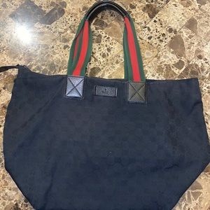 Authentic Gucci Tote with zipper & leather bottom